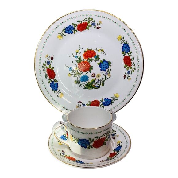 Aynsley  Vintage Tea Cup and Saucer Dessert Plate Three Pieces Famille Design - Picture 1 of 10